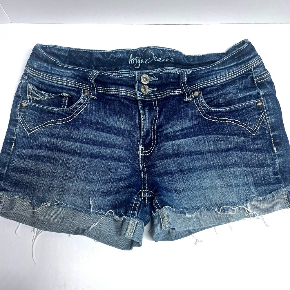 Ariya Jeans 5 pocket denim cutoff shorts. Juniors Size 11/12